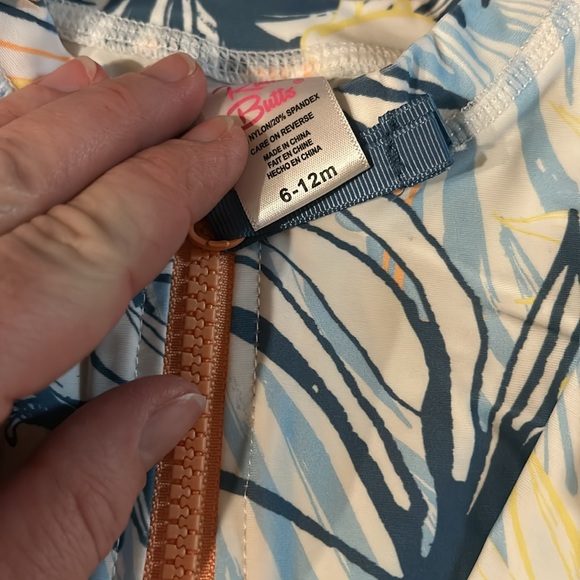 3 Bathing suits - Picture 3 of 9